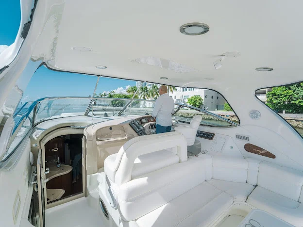 60ft Sundancer A-Yacht water access